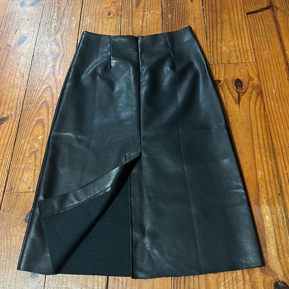 Leather black skirt - Picture 4 of 6